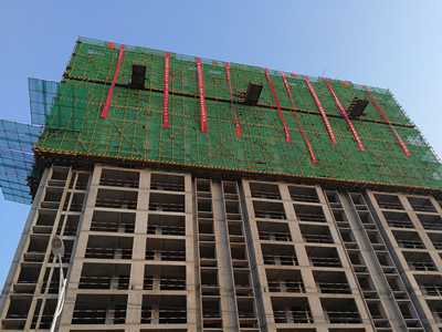 天工公司銅川項目部富縣都市峰境1#商住樓順利封頂