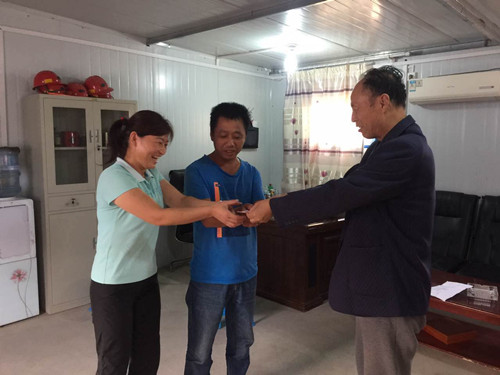 “金秋助學(xué)”，礦建二公司在行動(dòng)