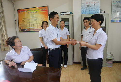 銅川分公司積極開展“金秋助學”活動