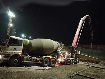 天工公司土建十五部陜煤研究院項目兩項單體工程筏板基礎(chǔ)混凝土澆筑完成