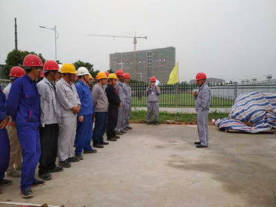 天工公司蒲城清潔能源項(xiàng)目部在余熱電廠工地舉行2017年“質(zhì)量月”活動(dòng)啟動(dòng)儀式