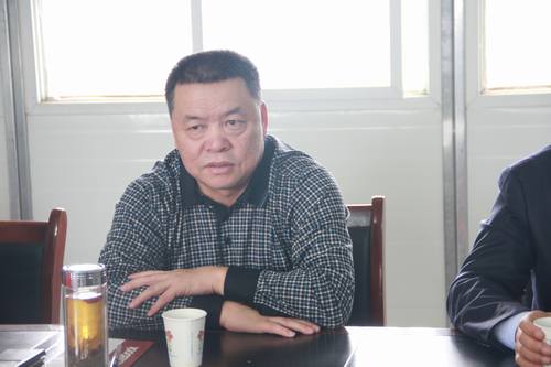 陜煤集團總經(jīng)理助理、建設集團聯(lián)合黨委書記、董事長寧興剛節(jié)日期間深入銅煤公司施工生產(chǎn)一線視察慰問