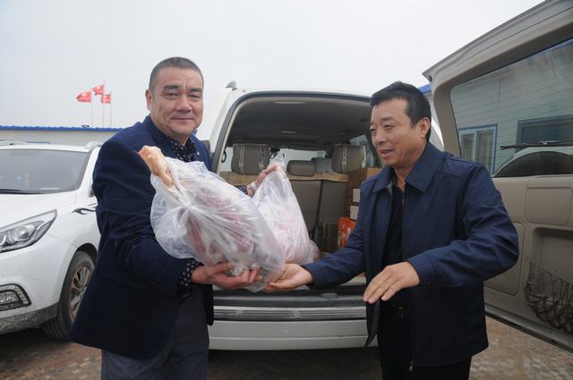 掘進公司黨政領(lǐng)導節(jié)日慰問一線員工