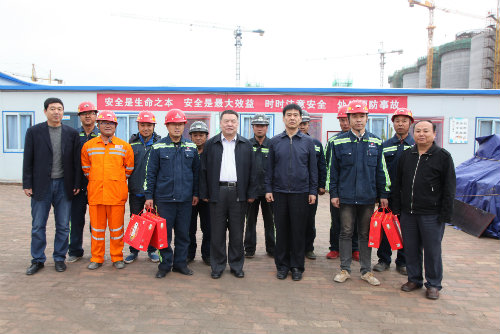 到一線(xiàn)，送祝福，鼓干勁