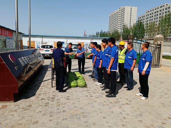 陜煤建設(shè)澄合分公司夏季送清涼進(jìn)陜北片區(qū)施工現(xiàn)場