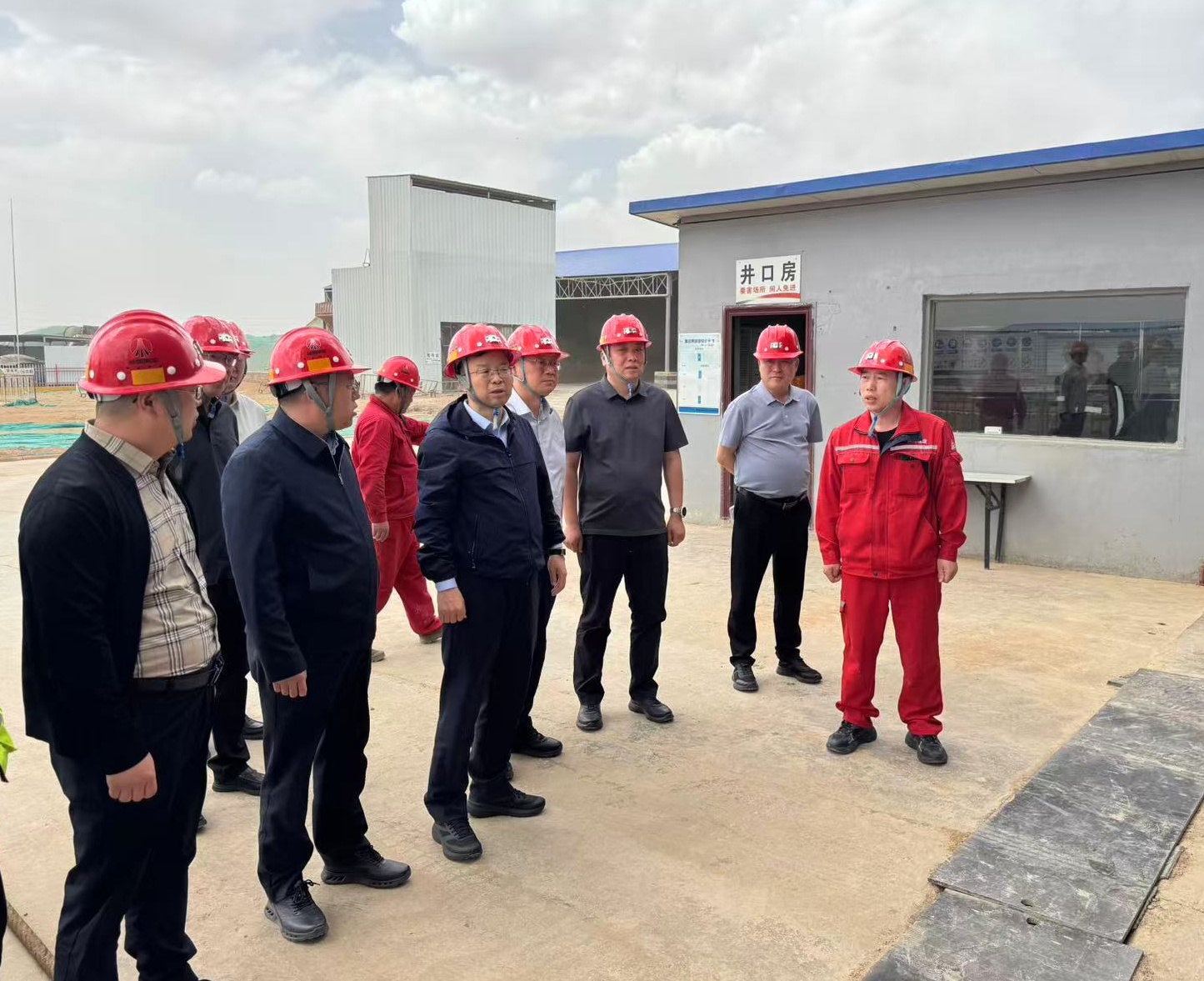 王軍勝深入陜煤建設(shè)礦建三公司紅柳林項(xiàng)目部檢查指導(dǎo)工作