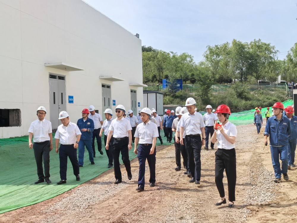 陜西煤業(yè)化工集團(tuán)府谷能源開(kāi)發(fā)有限公司黨委書記、董事長(zhǎng)李寧一行蒞臨黃河地表水預(yù)處理項(xiàng)目參觀調(diào)研