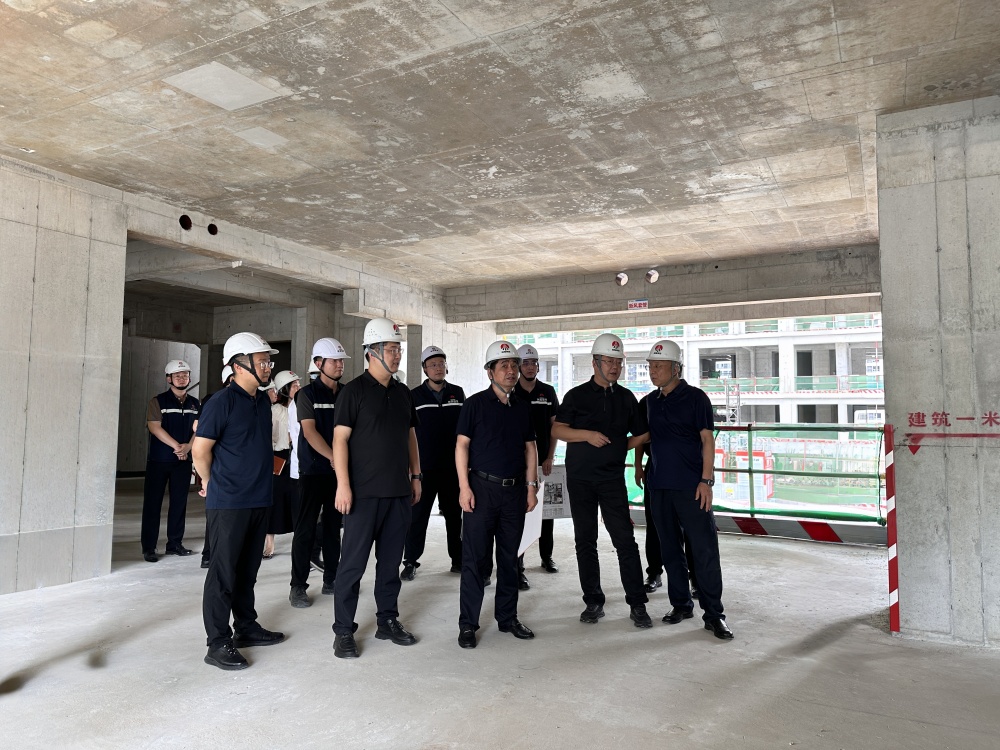 陜煤實(shí)業(yè)集團(tuán)黨委書記、董事長(zhǎng)、總經(jīng)理胡守平深入天工公司基層項(xiàng)目檢查指導(dǎo)
