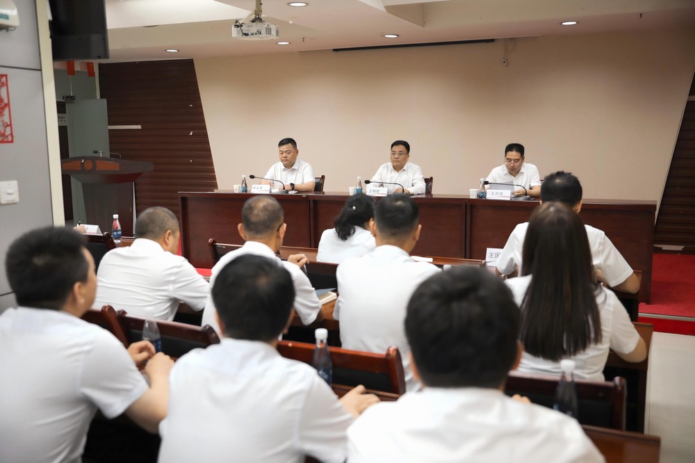 集團(tuán)領(lǐng)導(dǎo)到所屬單位開展調(diào)研