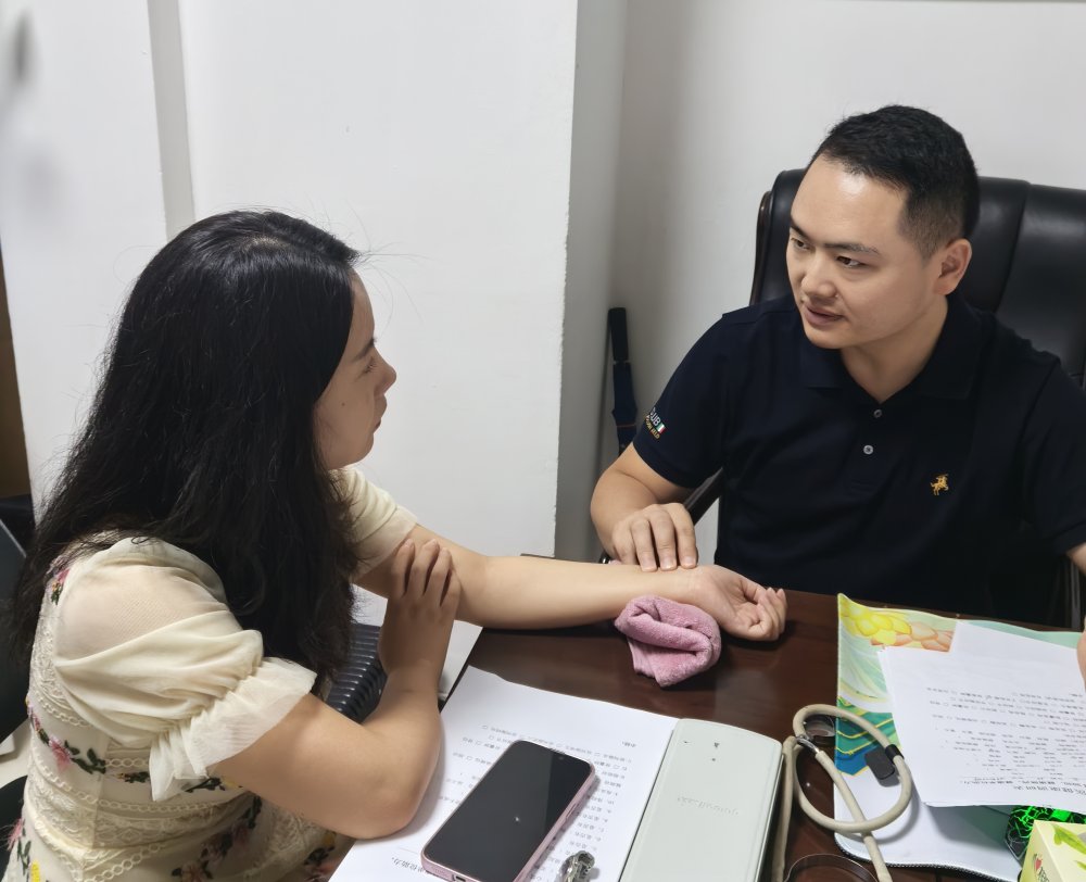 ?陜煤建設(shè)開展“中醫(yī)理療進(jìn)企業(yè)”活動