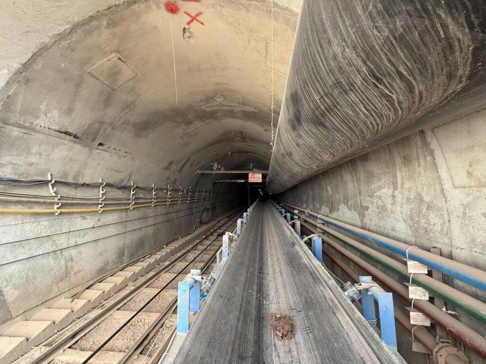 陜煤建設(shè)天工公司礦建六部：玻璃溝煤礦主斜井皮帶排矸系統(tǒng)試運轉(zhuǎn)一次成功