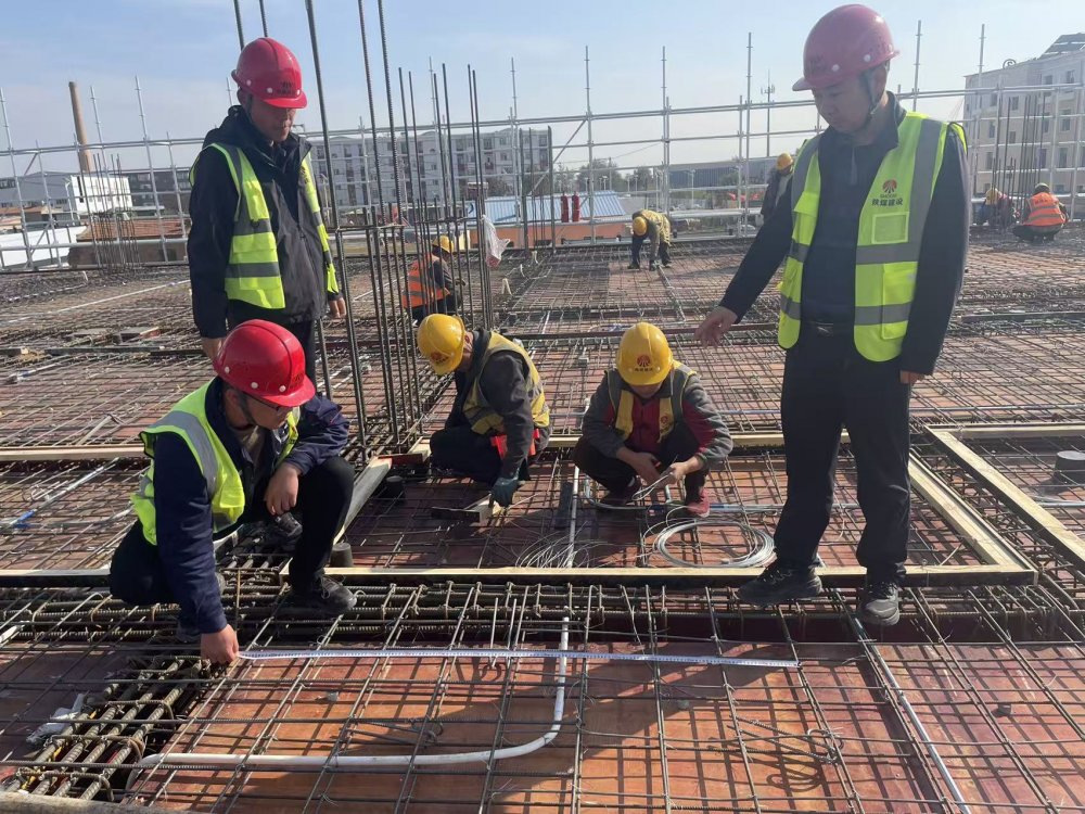 陜煤建設(shè)內(nèi)蒙古分公司第一項(xiàng)目部：一團(tuán)隊(duì)攻堅(jiān)雙項(xiàng)目，全力沖刺四季度“全年紅”