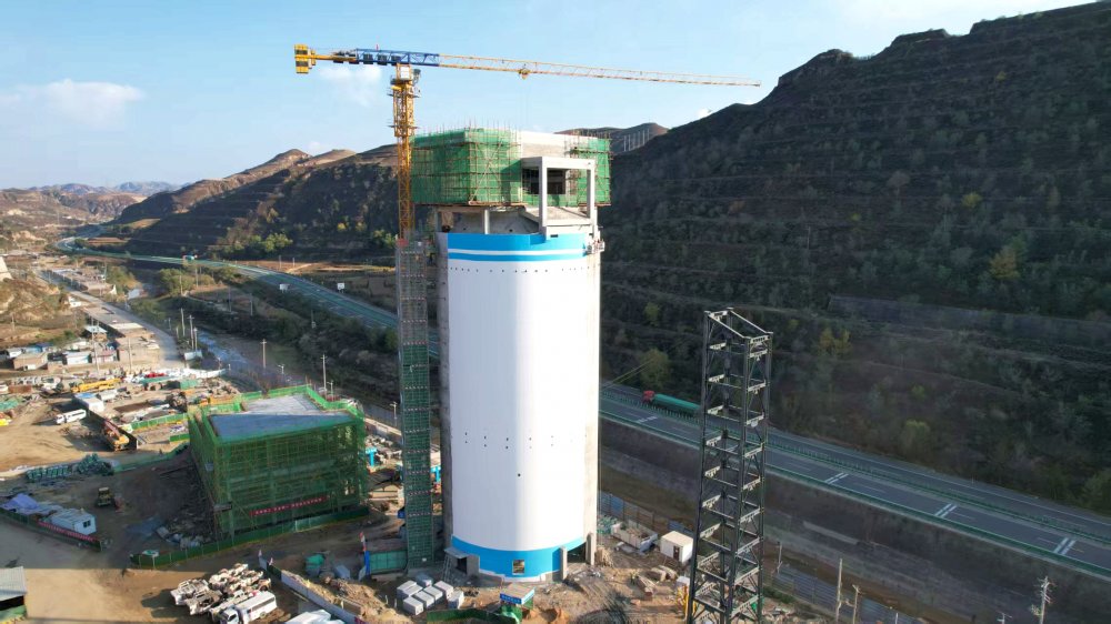 提前2天落位！橫山天云煤礦棧橋鋼支架架起“運(yùn)輸樞紐”，12月投產(chǎn)再添保障