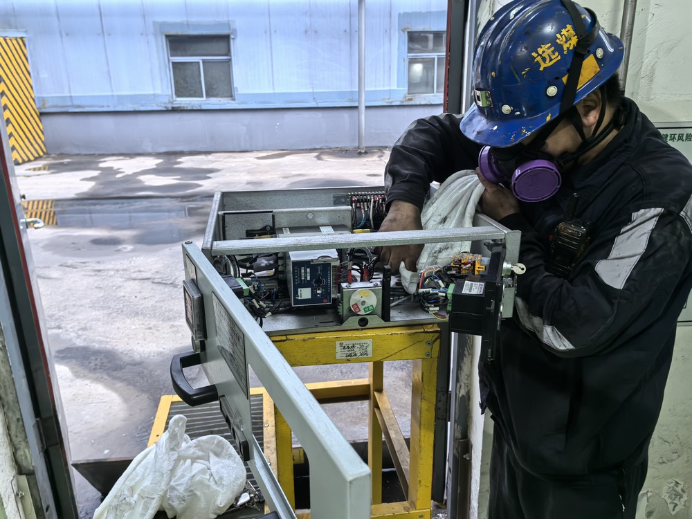陜煤建設洗選煤運營公司紅柳林洗煤廠項目部：以電為脈守崗盡責  精耕細作護航生產(chǎn)