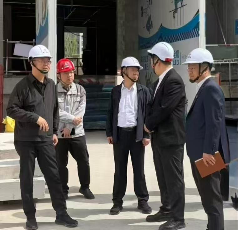 實業(yè)集團黨委副書記、董事、總經(jīng)理杜新柱一行深入天工公司基層項目部檢查指導(dǎo)工作